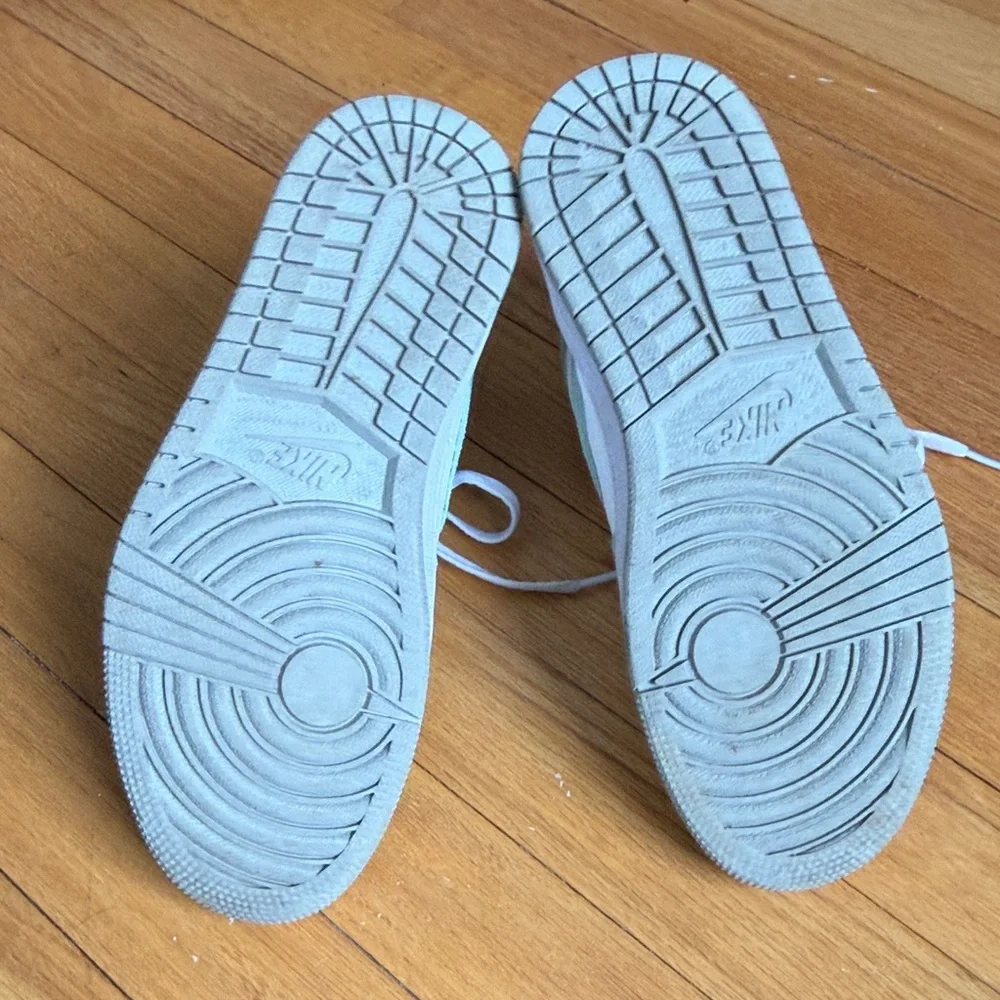 SP 19 Air Jordan 1 High-Top OG Sneakers in Mint and White - Picture 8 of 8
